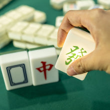 Load image into Gallery viewer, Soft silicone sparrow lamp (mysterious box)