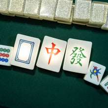 Load image into Gallery viewer, Soft silicone sparrow lamp (mysterious box)