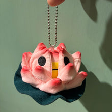 將圖片載入圖庫檢視器 蓮花（3月出貨）發聲公仔掛飾
